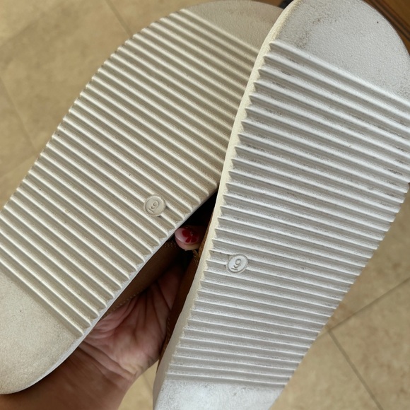 Izod brown Sandals - Picture 3 of 3